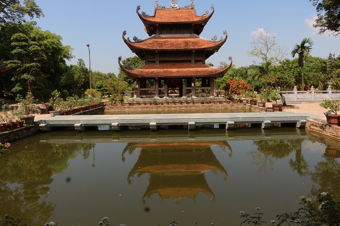 nom village close to hanoi nom pagoda drum pavillon
